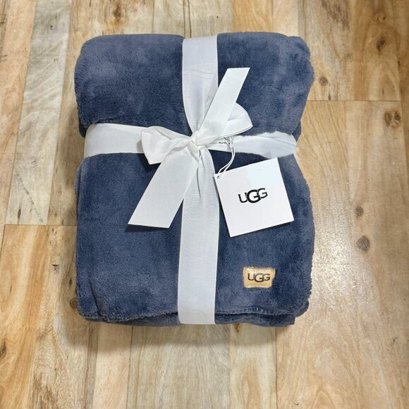 UGG Whitecap Throw Denim Blue Fleece Blanket Bedding Reversible Faux Fur 50 x 70 - Picture 1 of 7